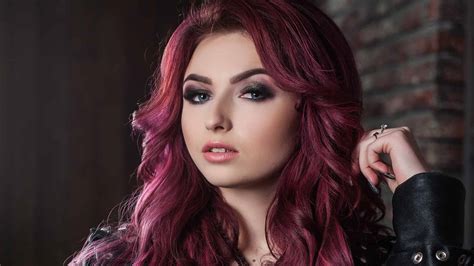 Your Guide To Getting a Red-Purple Hair Color - L’Oréal Paris