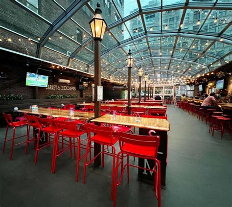 17 Best Rooftop Bars & Restaurants in Pittsburgh