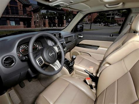 2015 Jeep Patriot: 38 Interior Photos | U.S. News