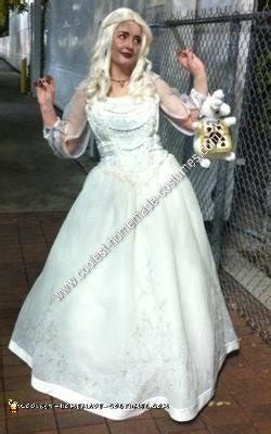 Coolest DIY White Queen Costume from Alice in Wonderland