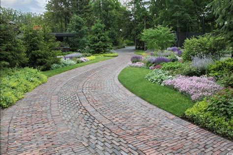 Circular Driveway Design Ideas