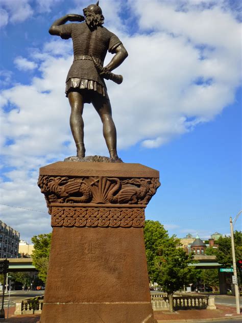 Photo-ops: Statue of Historic Figure: Leif Erikson - Boston, MA