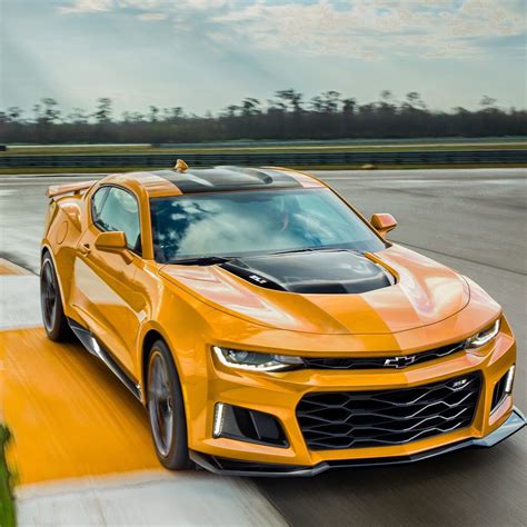 First Full Look at New Bumblebee Camaro for Transformers 5 - CAMARO6 ...