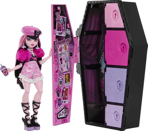 Monster High Ghoul Draculaura Doll, Fashion Set with Closet Accessories ...