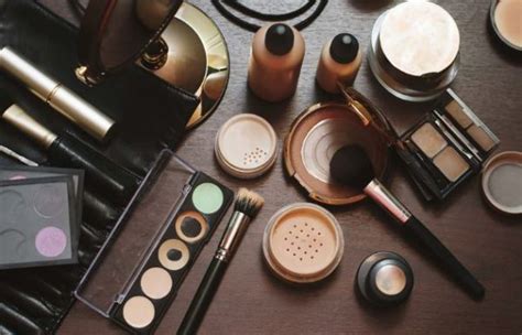 5 basic makeup tools you should have | Fakaza News