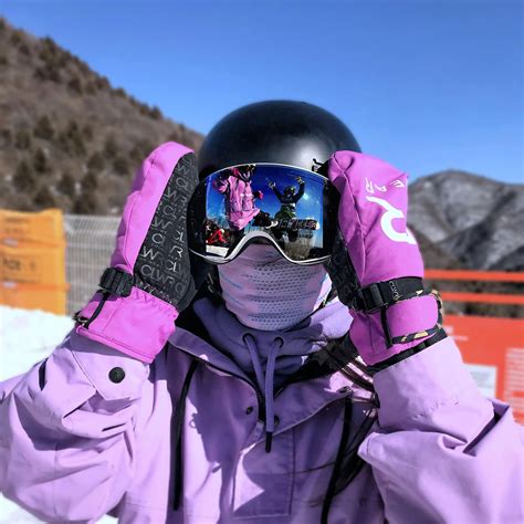 Best Snowboarding Gloves Of 2020 – Stay Warm & Dry