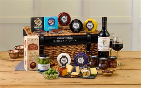 Cheese Selection & Wine Wicker Hamper - Snowdonia Cheese Company