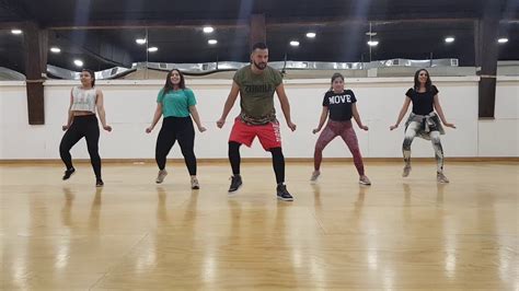 Reggaetón - J Balvin / ZUMBA - YouTube