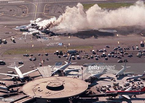 137 Us Newark Crash Stock Photos, High-Res Pictures, and Images - Getty ...