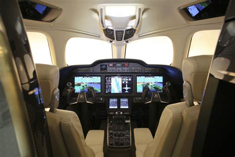 HondaJet Cockpit - Avionics - FlyRadius