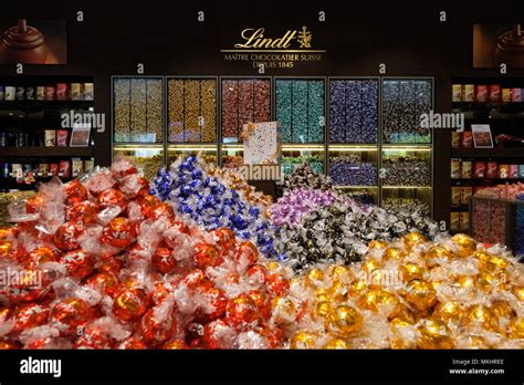 Lindt Chocolate Stock Photos & Lindt Chocolate Stock Images - Alamy