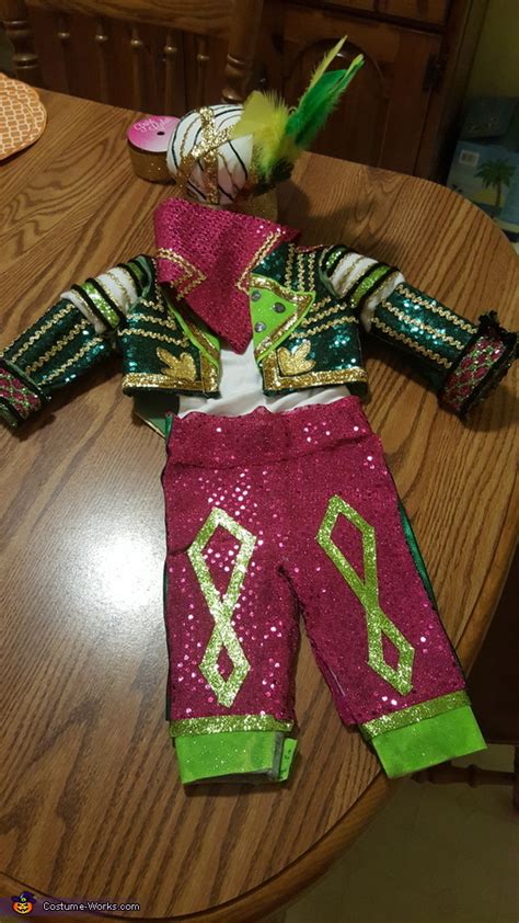 Jason Kelce Mummer's Fan Costume | DIY Costumes Under $65 - Photo 4/4