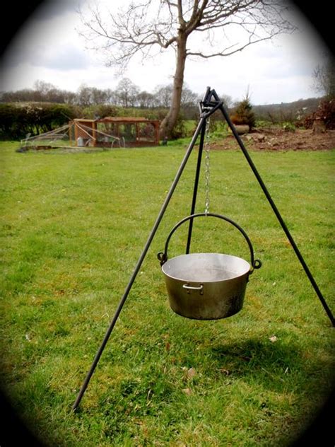 Handmade Matt: Open Fire Tripod for hanging cooking pots and kettles ...