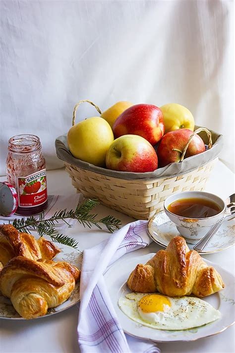 French Croissant Quick and Easy - Munaty Cooking