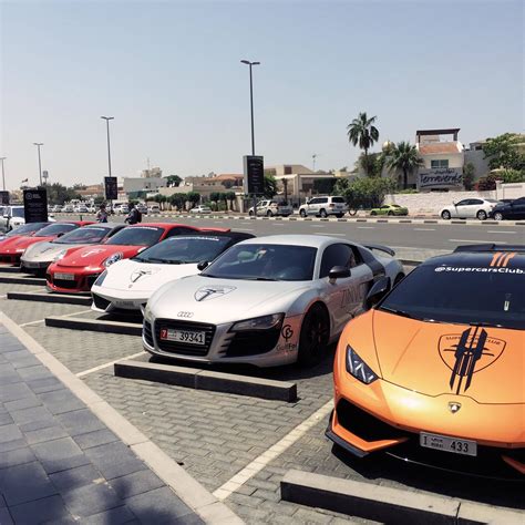 Dubai Desert Blogger: CRAZY SUPERCARS LINE UP IN DUBAI