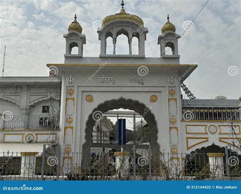 Gurudwara Bangla Sahib in Delhi, India Editorial Photography - Image of ...