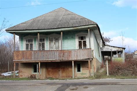 Premium Photo | A wooden house with a wooden roof