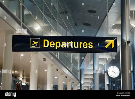 Departures airport sign Stock Photo - Alamy