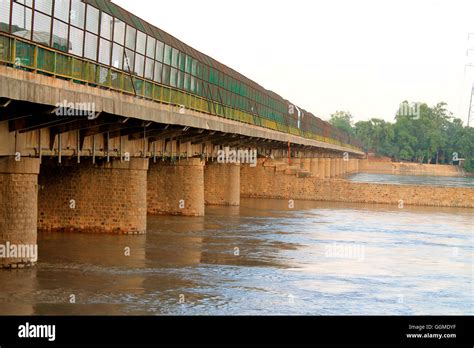 Yamuna river Dam, Wazirabad, Delhi, India Stock Photo - Alamy