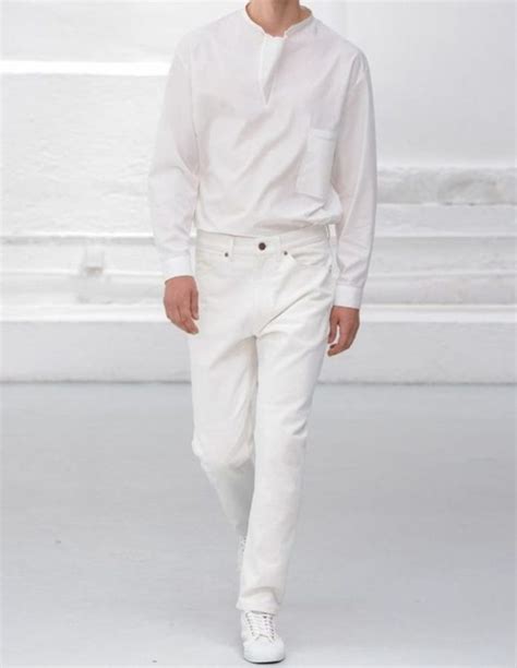 40 Outfits To Wear With White Shoes For Men and Women - The Shoe Box NYC