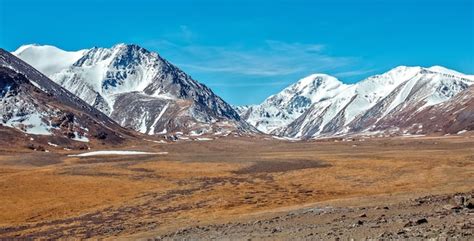 Premium Photo | Snowy mountains russia siberia altai mountains