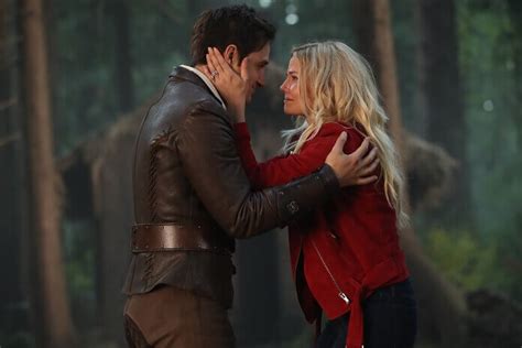 Once Upon a Time Season 7 Episode 2 Photos: Emma Reunites with Hook