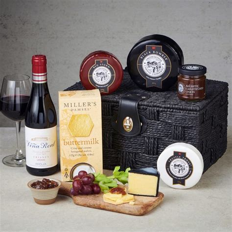 Classic Cheese & Red Wine Hamper - Snowdonia Cheese