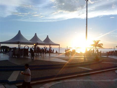 Nasrul Mahmud Story: The Beauty of Sunset in Pantai Losari