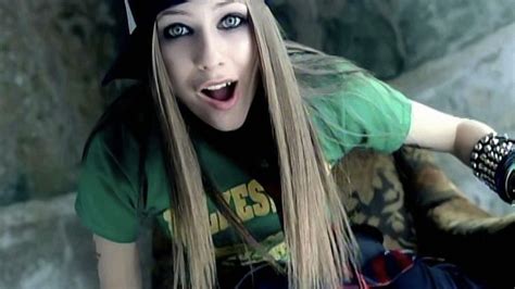 Avril Lavigne adapting classic hit ‘Sk8er Boi’ into movie - RETROPOP ...