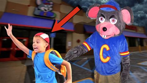 Chuck E Cheese Attacked Kid Running Caught On Camera Youtube