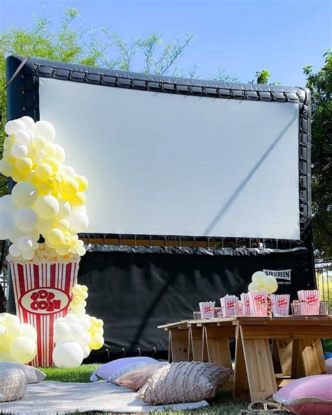 9 Easy Tips to Host an Epic Outdoor Movie Party! – RB Italia Blog