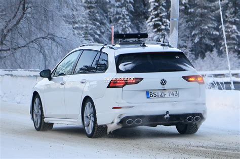 Mind the Camo: 2025 VW Golf R Variant Spied in Europe Feeling at Home ...