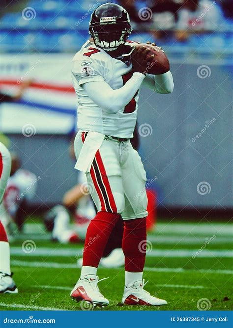 Michael Vick Atlanta Falcons Editorial Image - Image of pass, atlanta ...