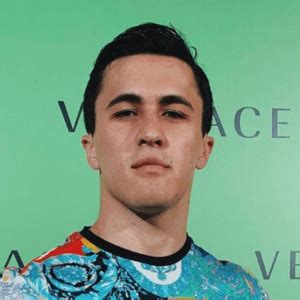 Chris Olsen - Age, Family, Bio | Famous Birthdays