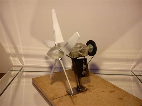 Small Scale Wind Turbine : 8 Steps - Instructables