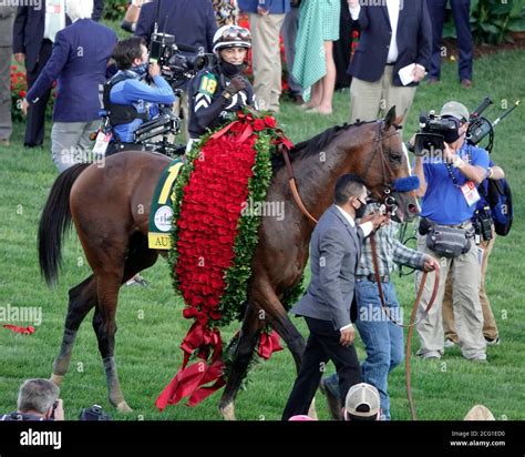 Kentucky derby winners circle hi-res stock photography and images - Alamy