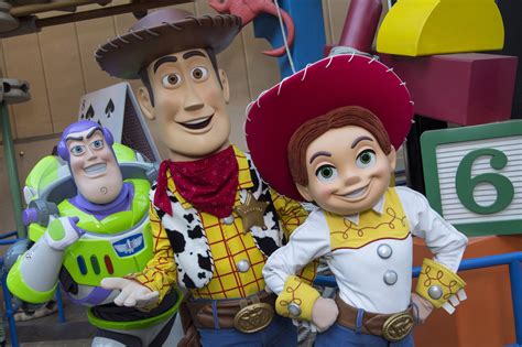 Jessie Joins Buzz Lightyear and Woody as Toy Story Land Meet and Greet ...