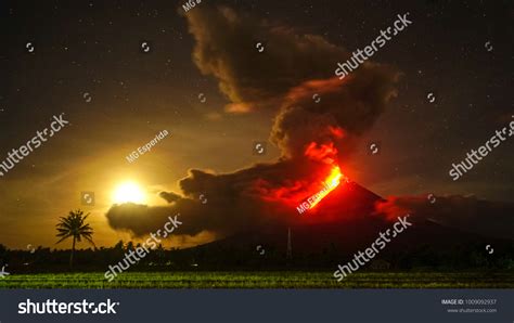 12 Phreatomagmatic Eruption Images, Stock Photos & Vectors | Shutterstock