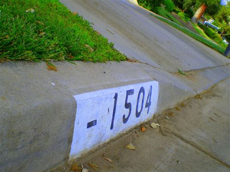 What you need to know about the curb-painting scam