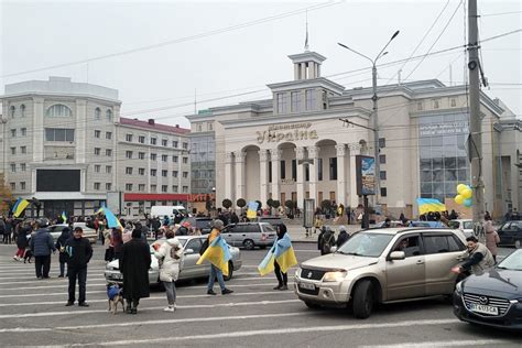 Ukraine: Kherson races to restore power, water