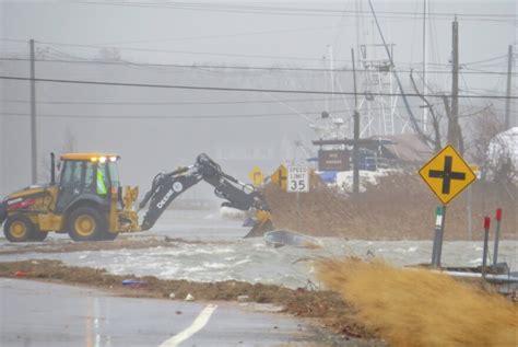 Widespread outages possible in NH amid flood, wind alerts | New ...