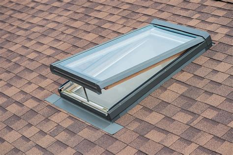 Deck Mounted Electric Venting Skylight FVE - FAKRO