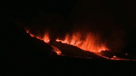 Reunion Island volcano erupts | Euronews