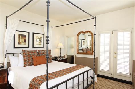 6 Best Hotels in Carmel-by-the-Sea for a Good Night’s Sleep