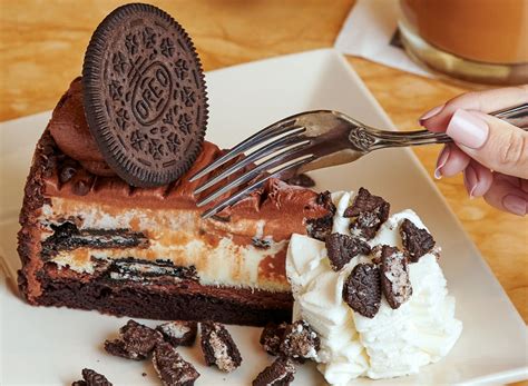 10 Restaurant Chains That Serve the Best Cheesecake