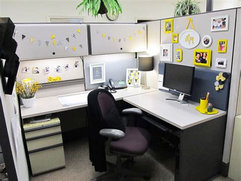 Office Decor Ideas: Make a Bright Look of the Workspace