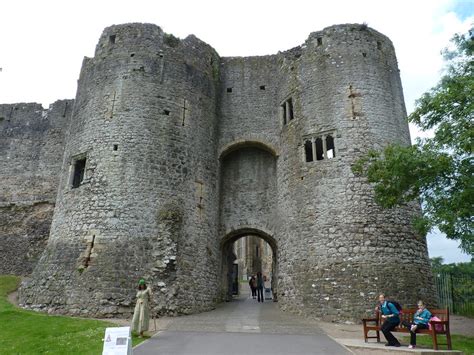 Parts of a Medieval Castle: The Gatehouse - Medieval Britain