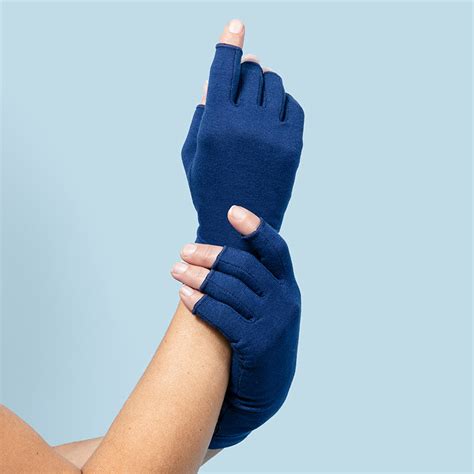 Compression Gloves – Versus Arthritis