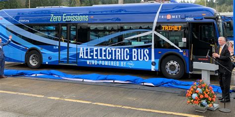 Portland's new electric buses run on wind energy, a first in US transit ...