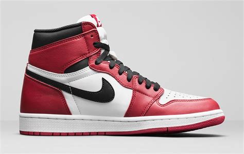 Air Jordan 1 Retro High OG 'Chicago' - Official Look + Release Info ...